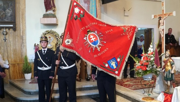 Foto: DHZ Hladovka, svatá mše a křest hasičského praporu